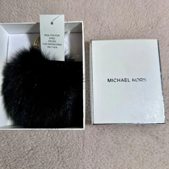 Michael Kors BLACK FOX FUR PEACE POM POM KEY CHARM - Picture 8 of 12